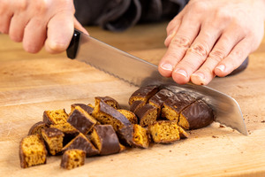 Lebkuchen schneiden