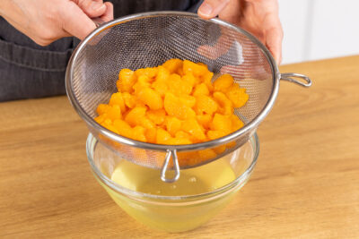 Mandarinen abgießen