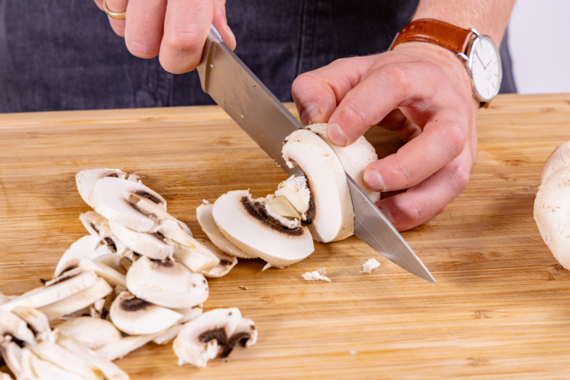 Champignons schneiden