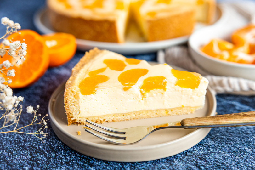 Stück Faule-Weiber-Kuchen: einfacher Klassiker mit Mandarinen