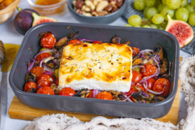 Feta aus dem Backofen mit Gemüse