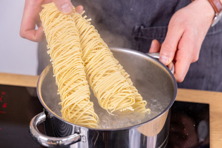 Fettuccine kochen
