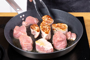 Schweinemedaillons anbraten