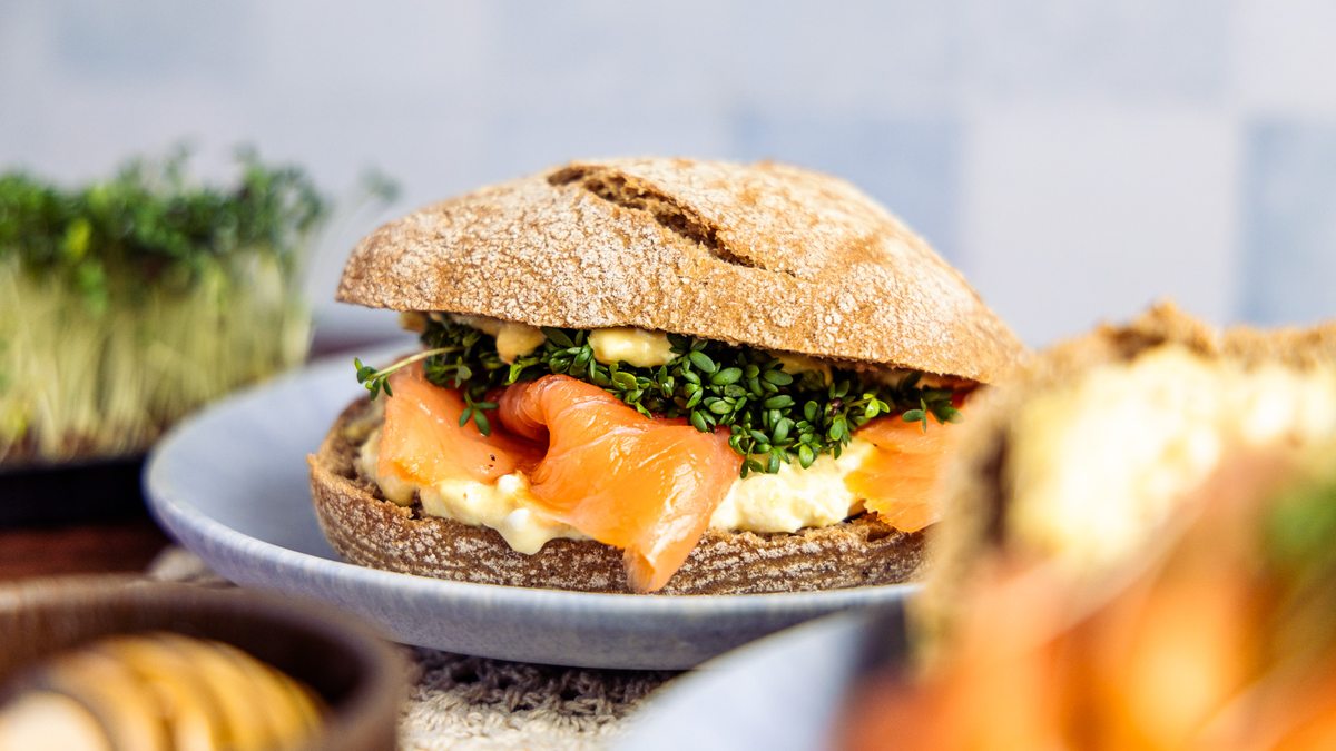 Gesundes Lachsbrötchen