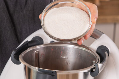 Gelierzucker in den Thermomix® geben