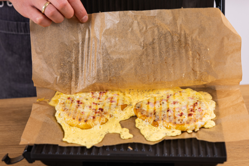 Käse-Ei-Brezel vom Kontaktgrill ausbacken