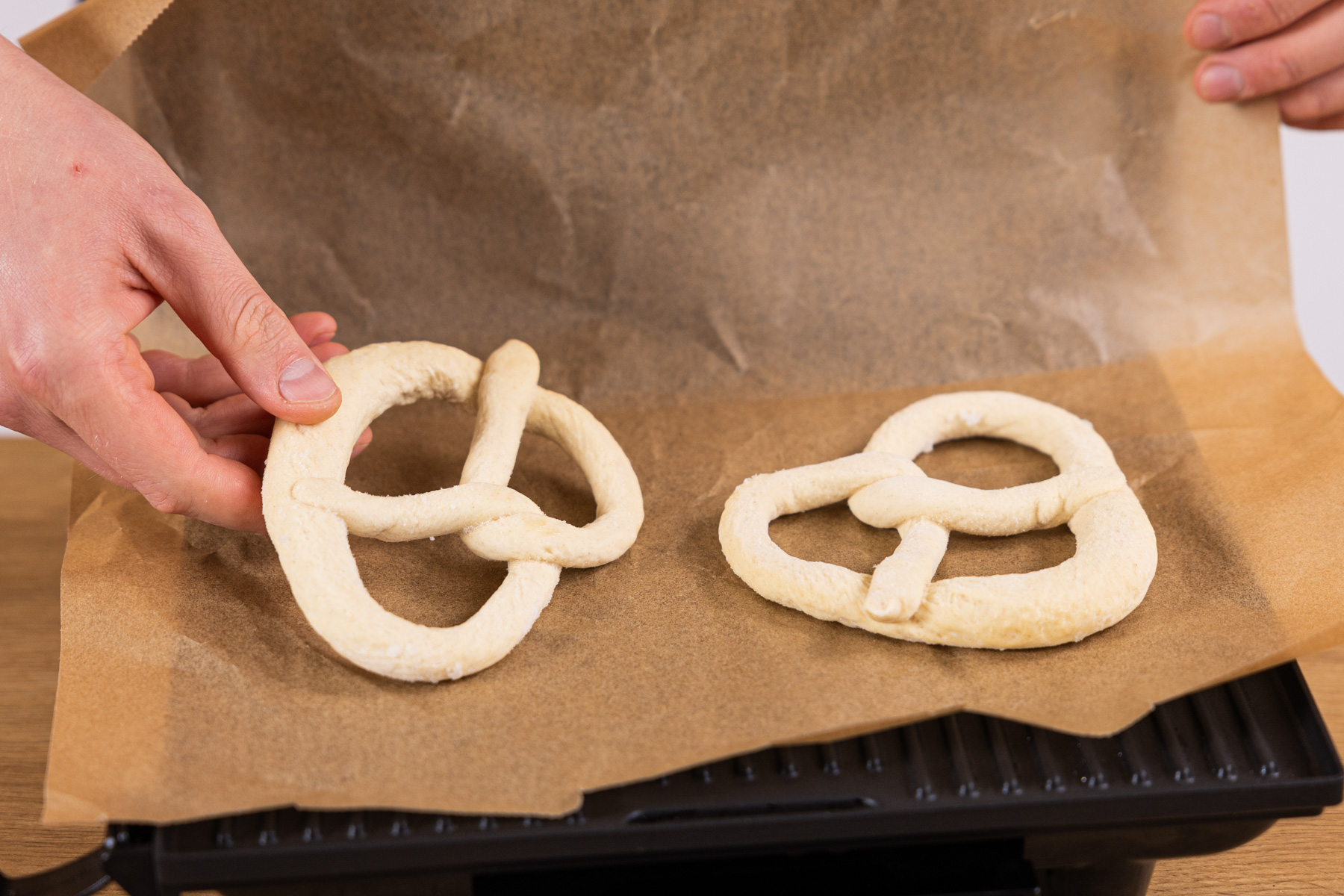 Käse-Ei-Brezel vom Kontaktgrill Käse-Ei-Brezel vom Kontaktgrill