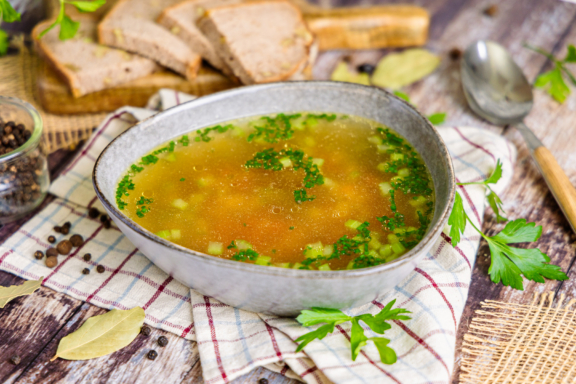 Knochenbrühe nach Omas bestem Rezept