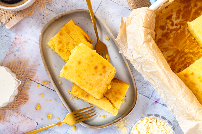 Maisbrot: einfaches luftiges Cornbread