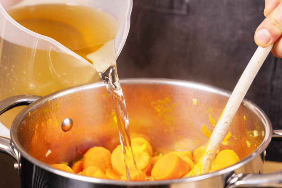 Möhren-Ingwer-Suppe: schnell & einfach Möhren-Ingwer-Suppe: schnell & einfach