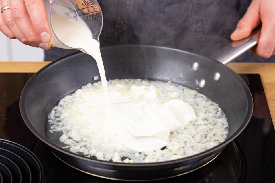Nudeln mit Rahmspinat &amp; Frischkäse-Sauce: schnell &amp; einfach