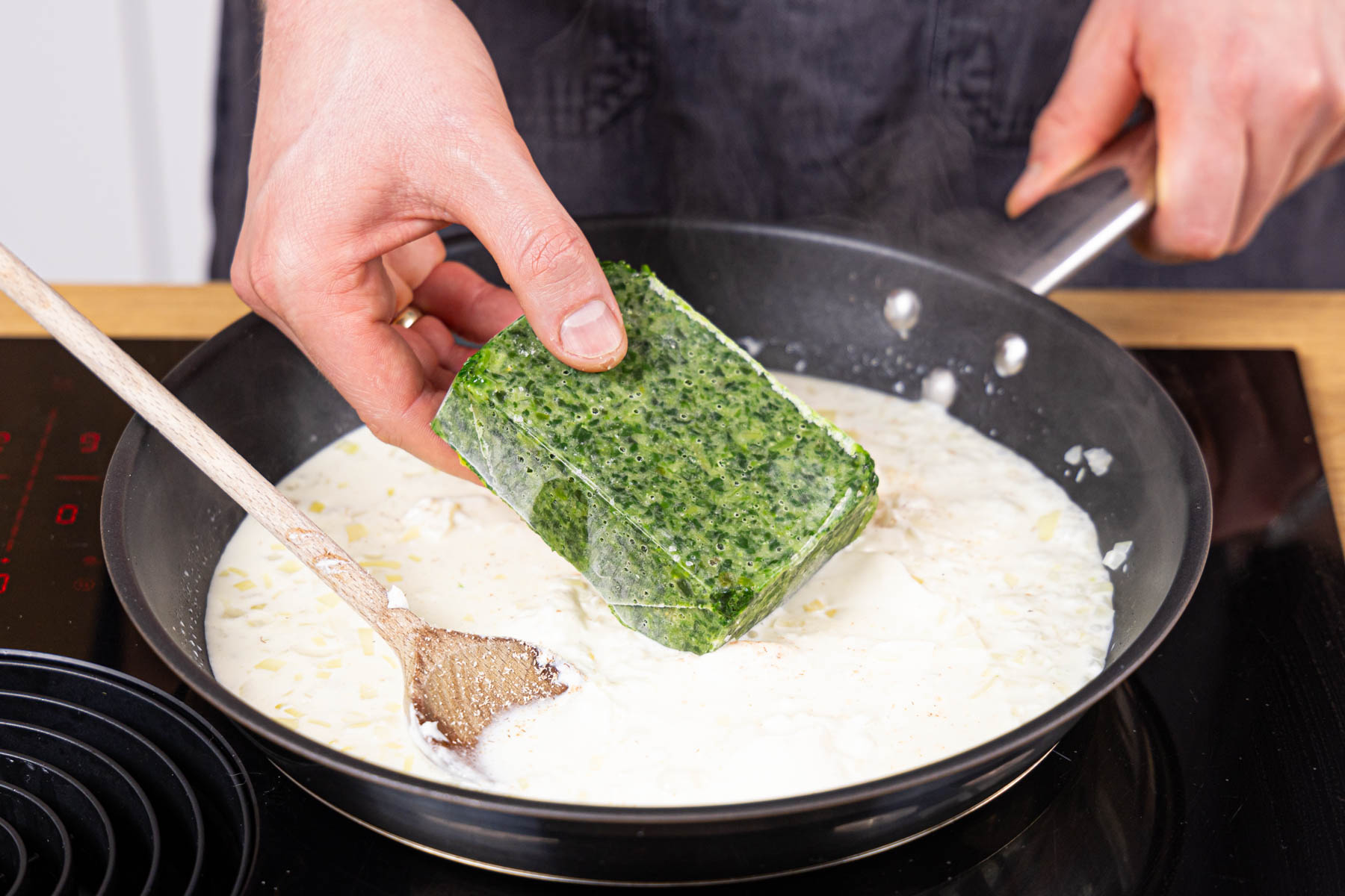 Nudeln mit Rahmspinat &amp; Frischkäse-Sauce: schnell &amp; einfach