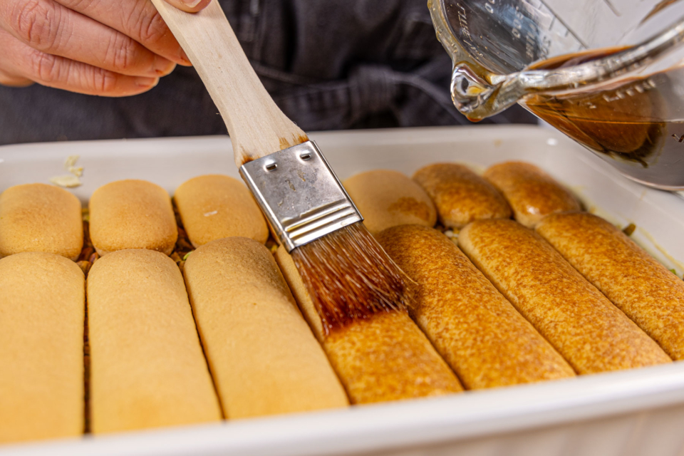 Pistazien Tiramisu: Dessert mit leckerer Pistazien-Creme Pistazien Tiramisu: Dessert mit leckerer Pistazien-Creme