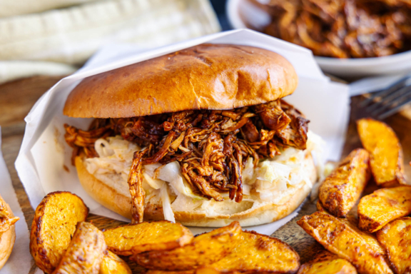 Pulled Pork Burger mit deftiger Barbecue-Sauce