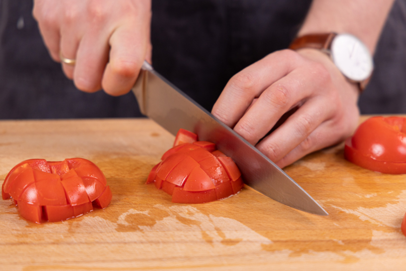 Tomaten würfeln