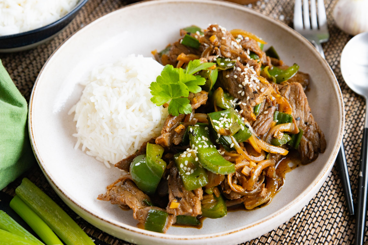 Rindfleisch mit Zwiebeln wie beim Chinesen