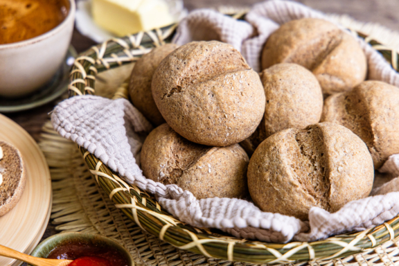 Schnelle Dinkel-Roggen-Brötchen