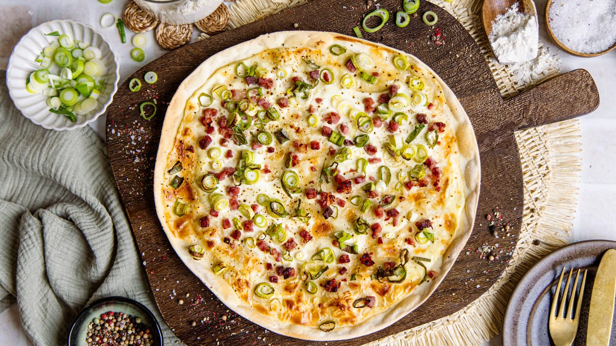 Schneller Flammkuchen: einfach & so knusprig