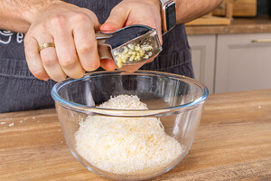 Knoblauch pressen