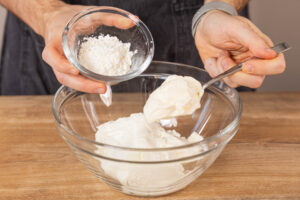 Crème légère mit Speisestärke vermischen