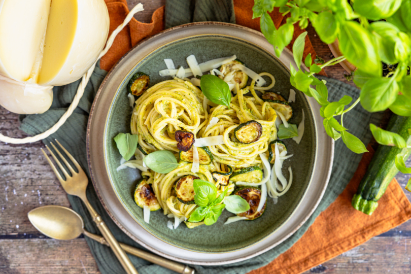 Spaghetti alla nerano: Italienische Pasta mit Zucchini top-down