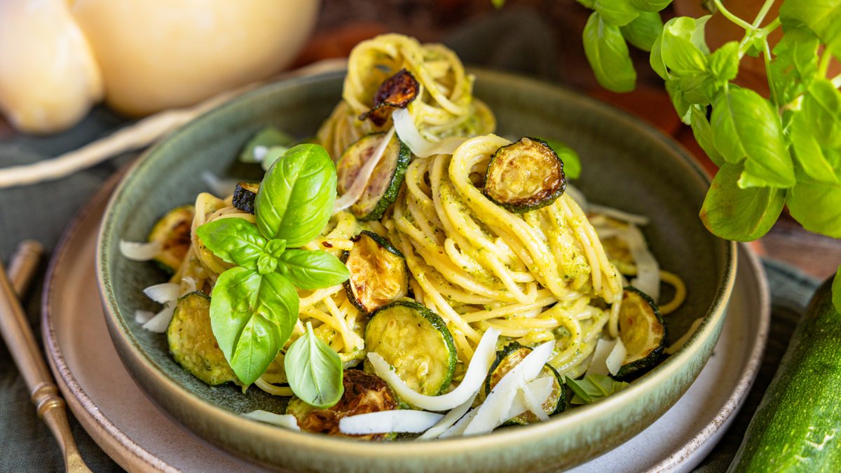 Spaghetti alla nerano: Italienische Pasta mit Zucchini