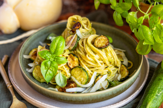 Spaghetti alla nerano: Italienische Pasta mit Zucchini