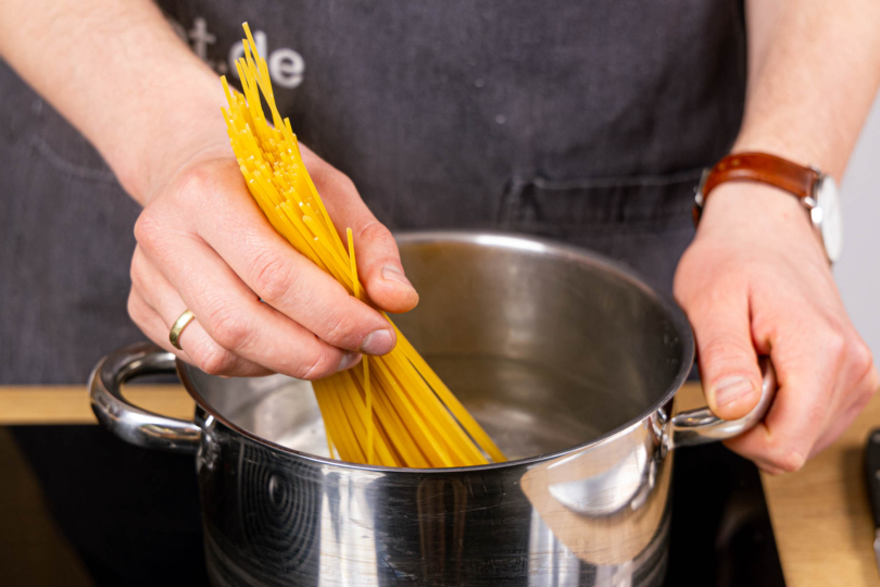 Spaghetti kochen