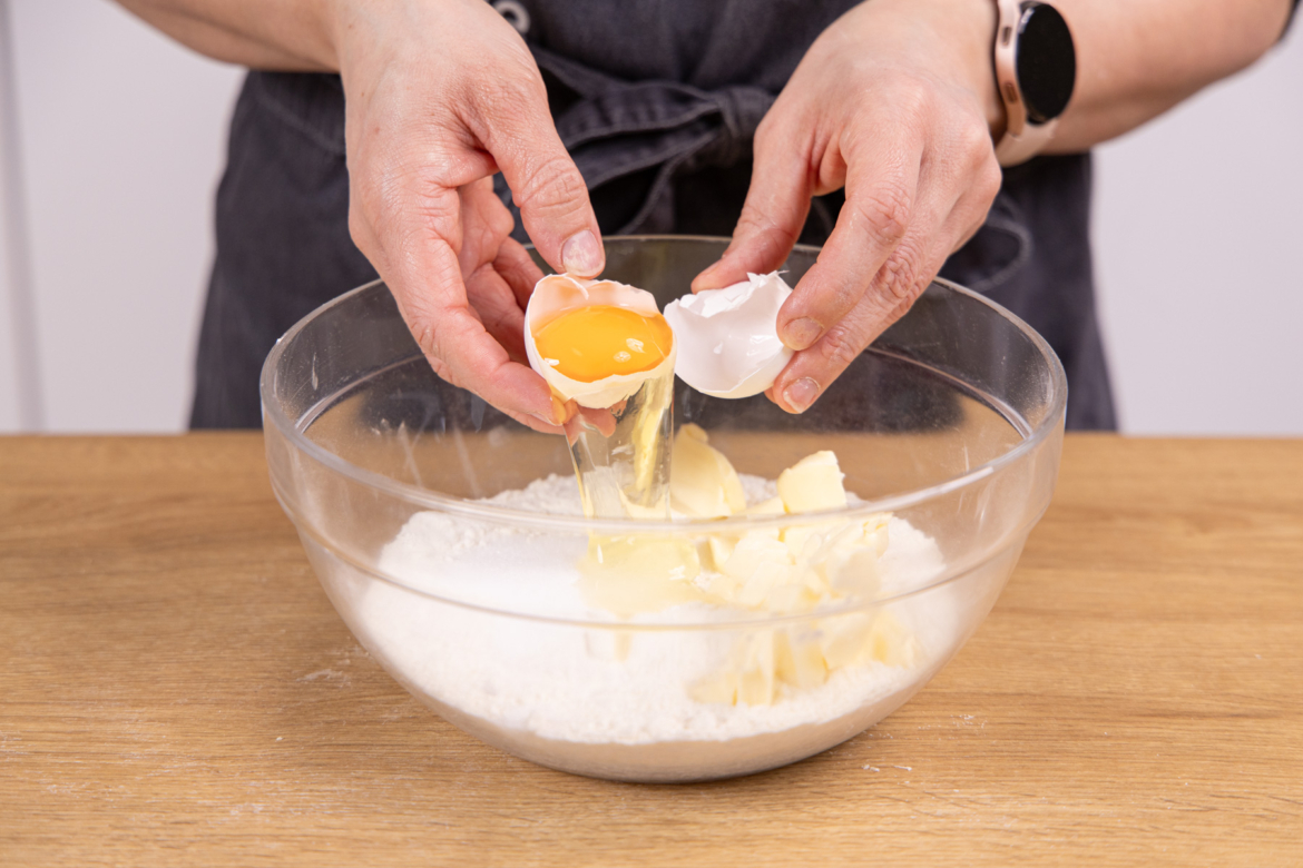 Tränchentorte: leckerer Käsekuchen mit Goldtröpfchen