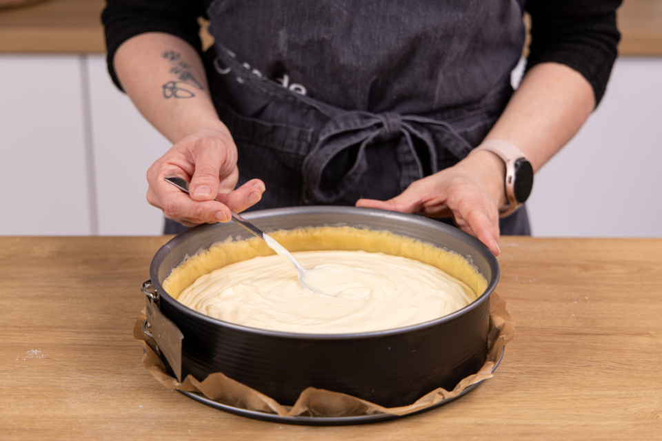 Tränchentorte: leckerer Käsekuchen mit Goldtröpfchen