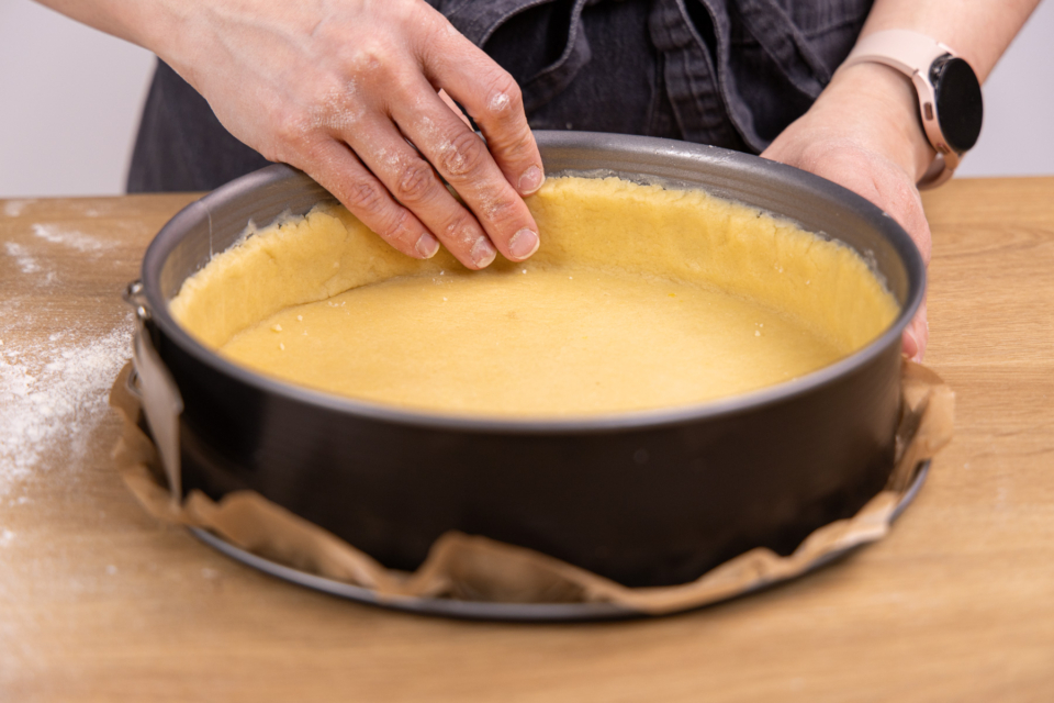 Tränchentorte: leckerer Käsekuchen mit Goldtröpfchen