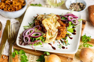 Überbackene Ofensteaks mit Zwiebel-Marinade