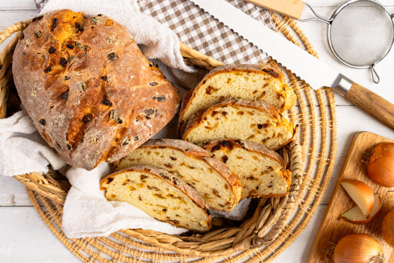 Zwiebelbrot mit selbst gemachten Röstzwiebeln