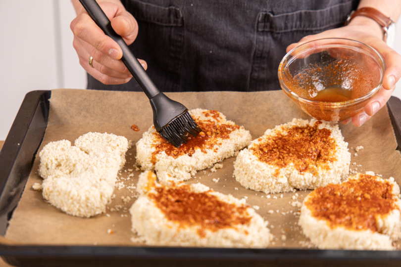 Blumenkohlschnitzel marinieren & backen