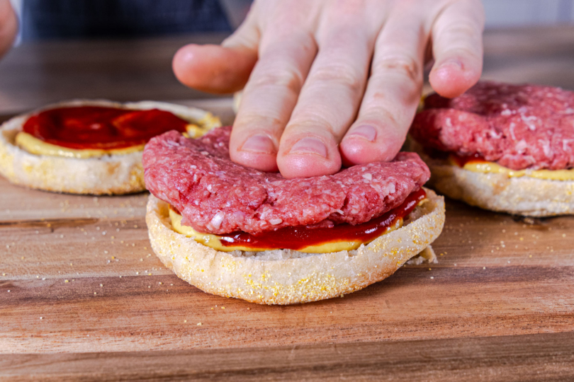 Fleisch auf die Toasties geben