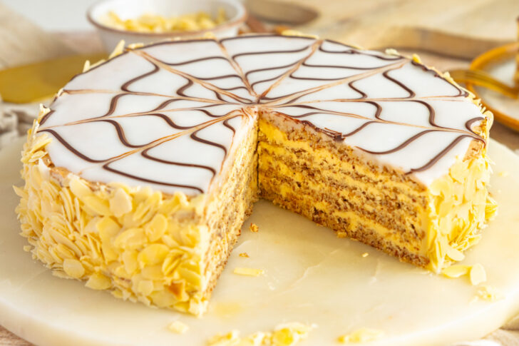 Fertig gebackene Esterházy Torte