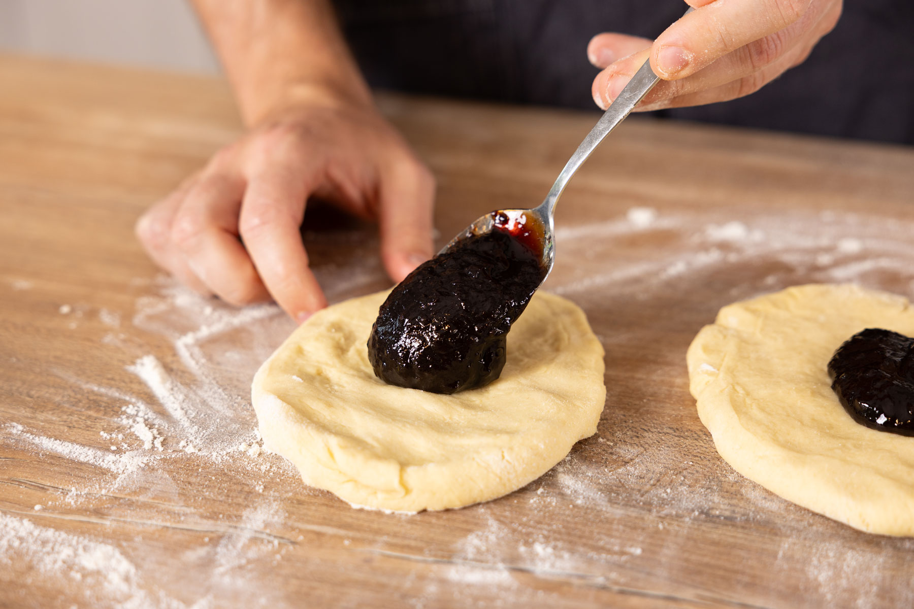 Germknödel mit Pflaumenmus-Füllung selber machen Germknödel mit Pflaumenmus-Füllung selber machen