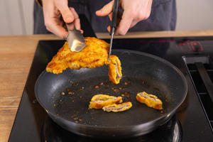 Schnitzel in Streifen schneiden