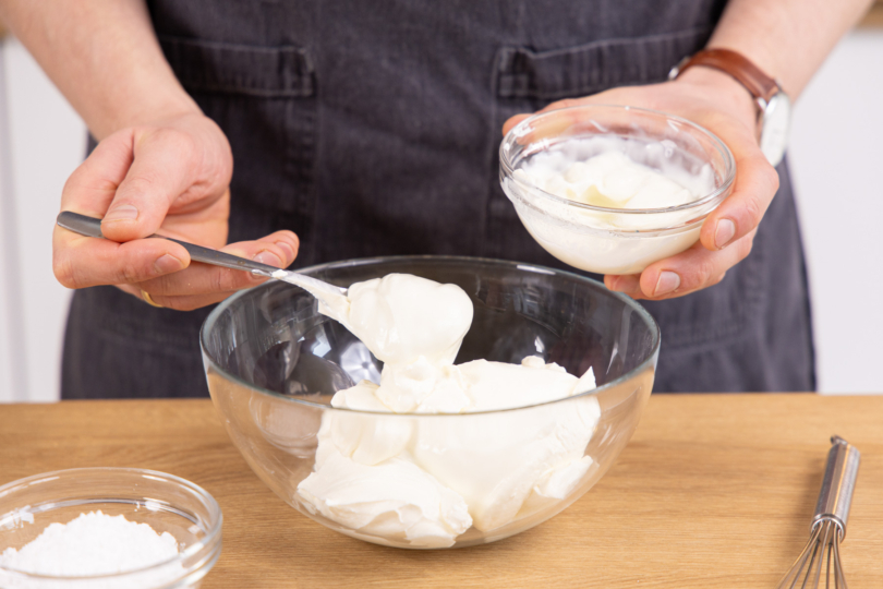 Mascarpone, Schmand und Joghurt verrühren