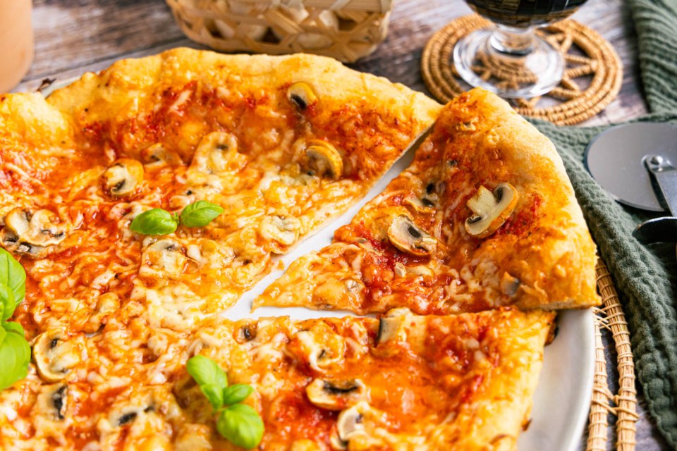 Pizzateig über Nacht richtig gehen lassen