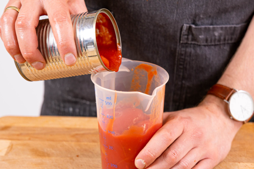 Tomatensauce mit geschälten Tomaten aus der Dose zubereiten