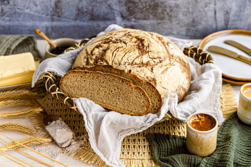 Roggenmischbrot mit Hefe servieren