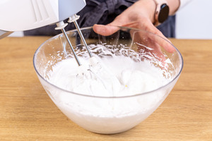 aufgeschlagene Baisermasse