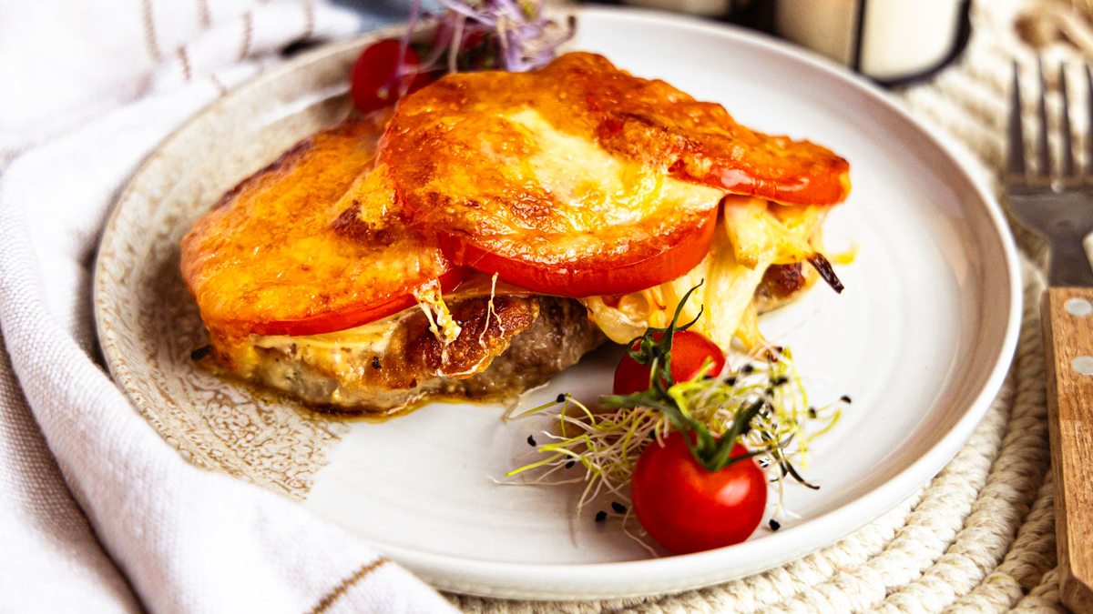 Schnitzel mal anders: mit Käse überbacken