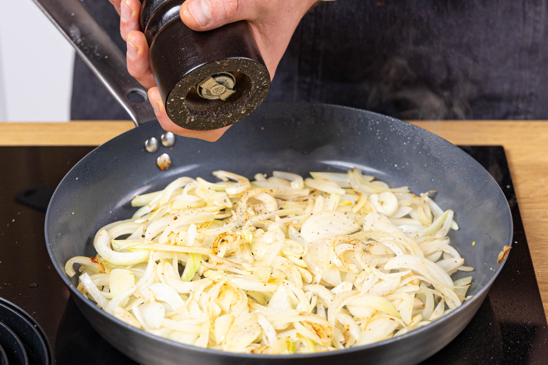 Schnitzel mal anders: mit Käse überbacken