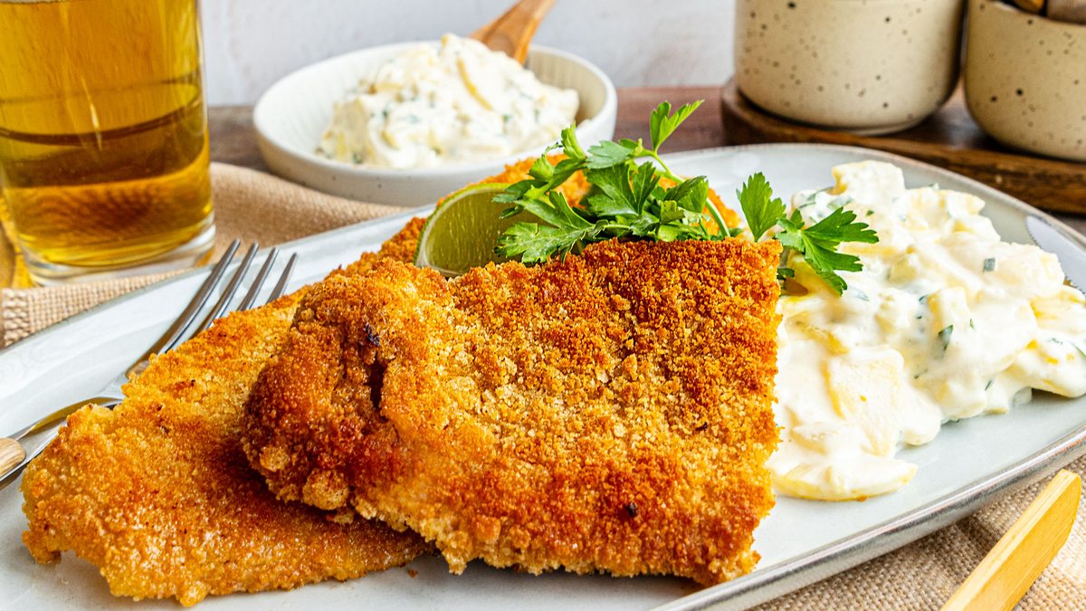 Schweineschnitzel richtig panieren und braten