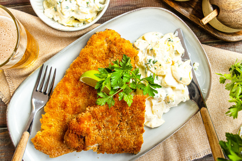 Schweineschnitzel richtig panieren und goldgelb braten