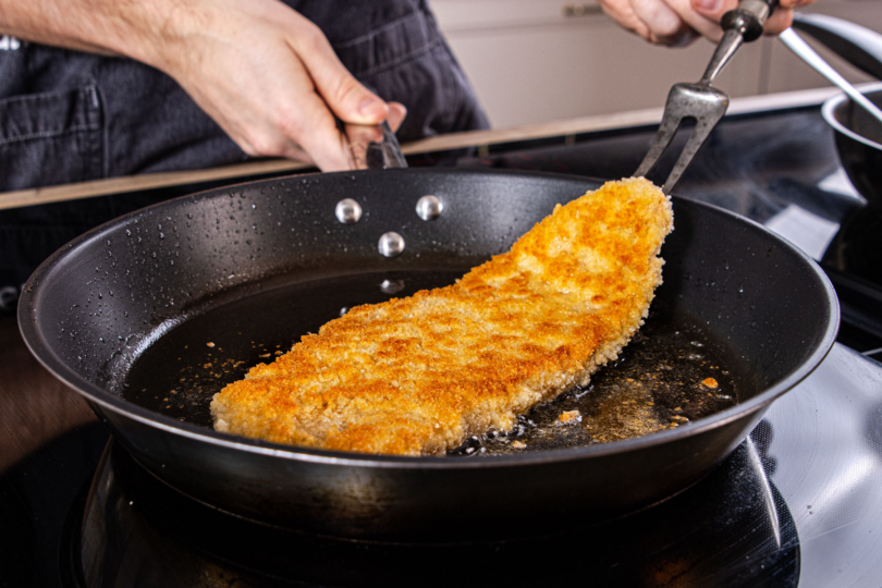 Schweineschnitzel braten