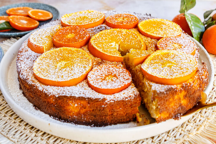 Spanischer Orangenkuchen angeschnitten