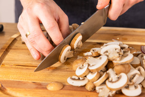 Champignons schneiden